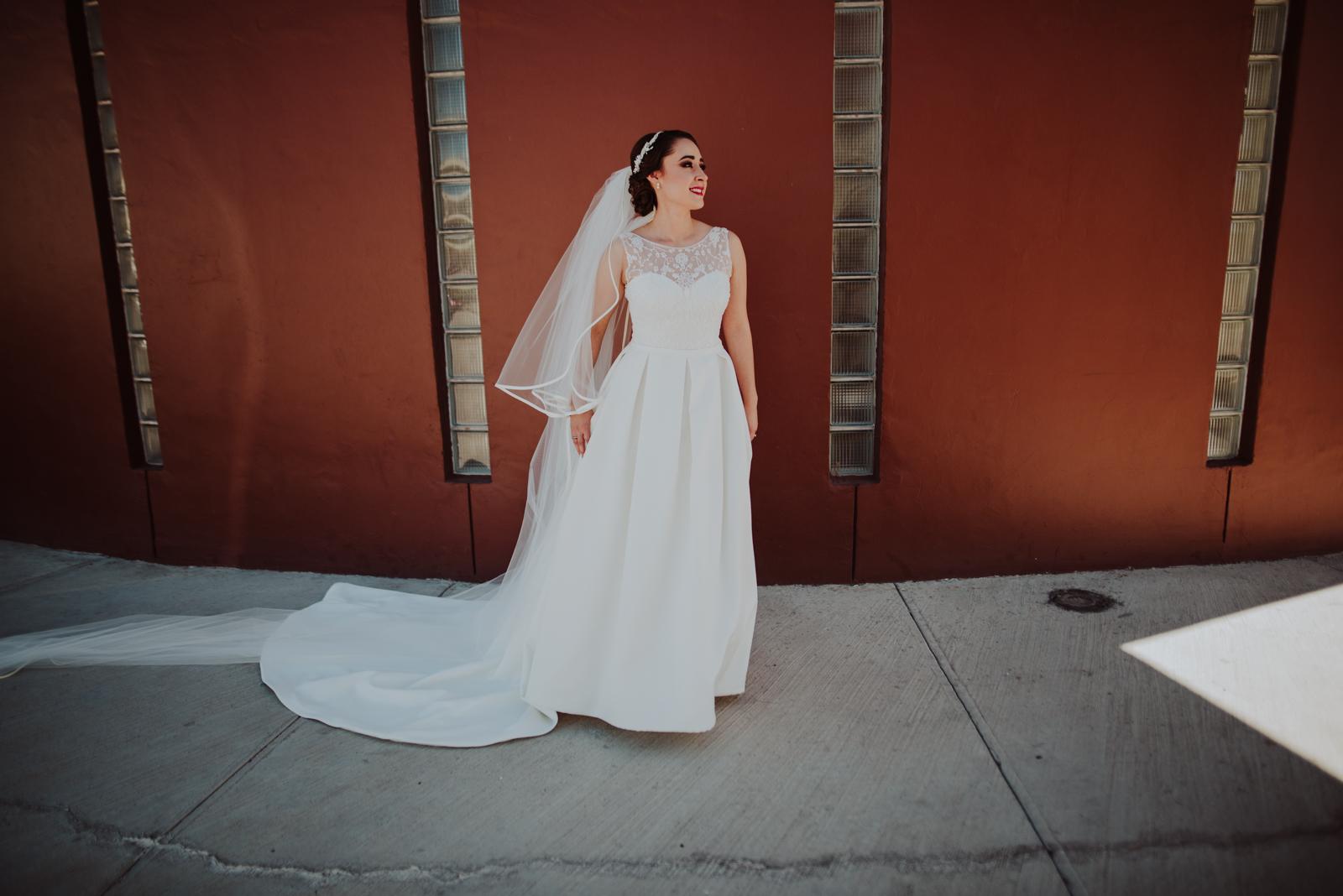 boda en delicias chihuahua, getting ready, momentos de la boda, vestido de novia