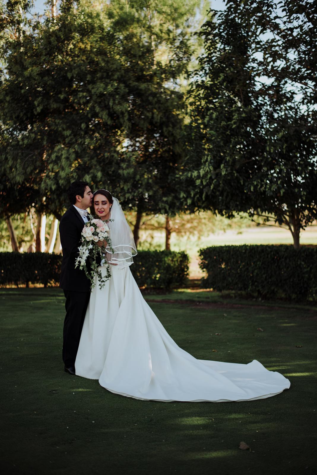 boda en delicias chihuahua, momentos de la boda, fotos formales de boda, novio y novia, mac y liz photography country club delicias