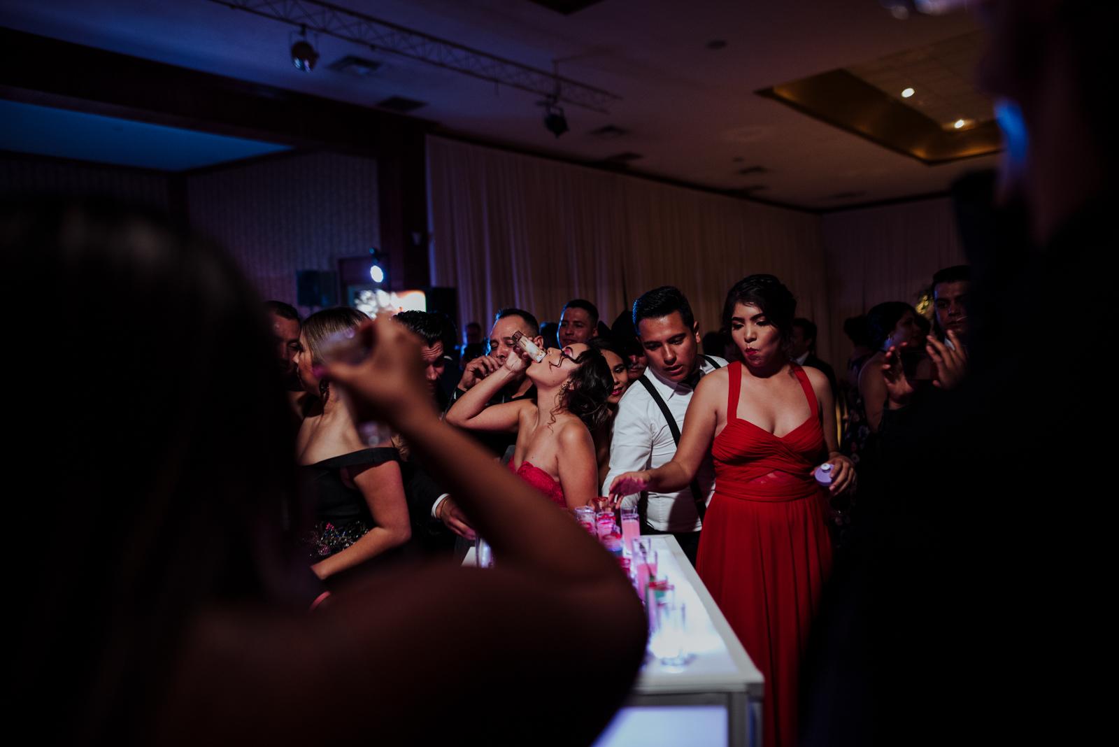 boda en delicias chihuahua, momentos de la boda, recepcion, novio y novia, mac y liz photography, fiesta, boda, country club delicias, 