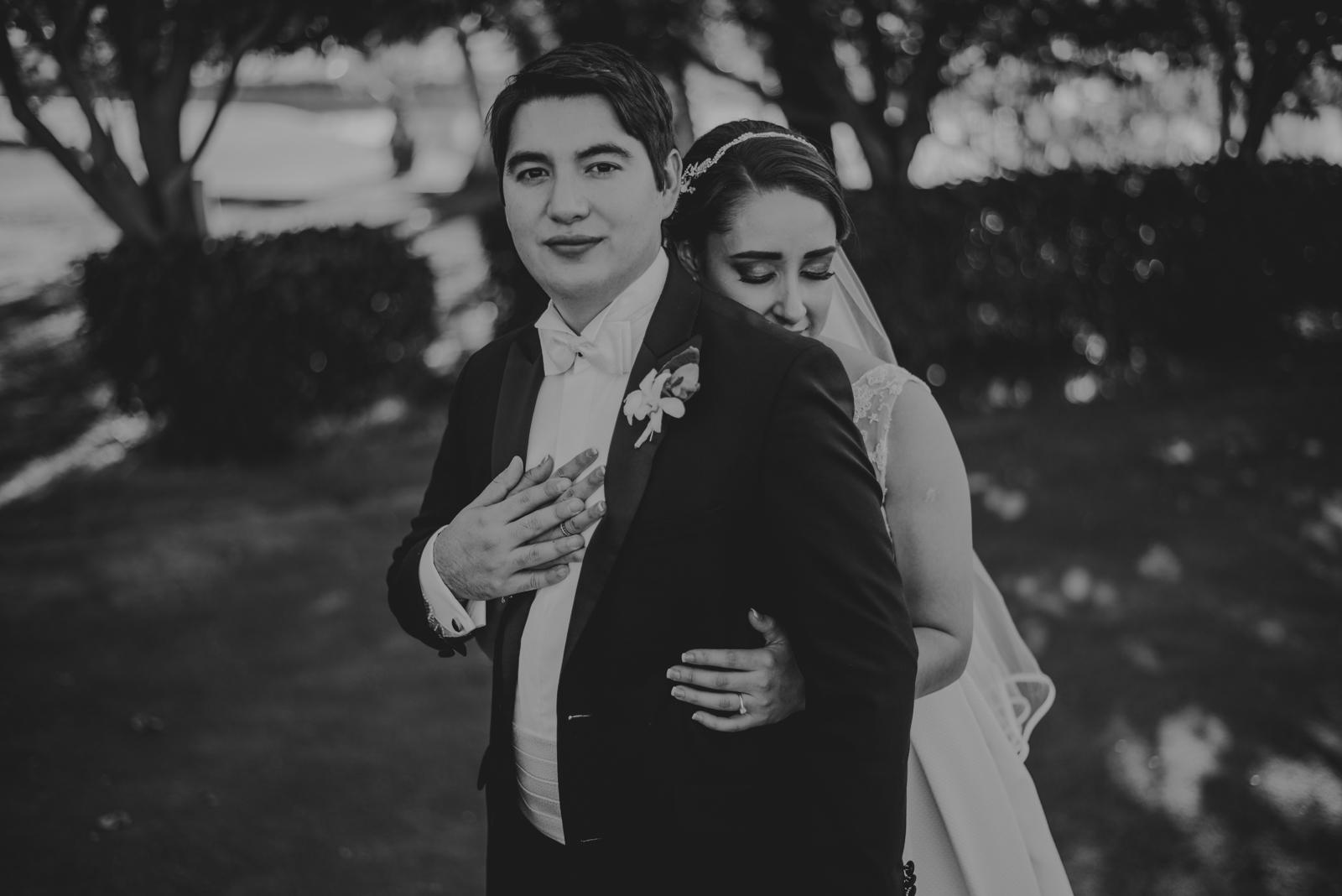 fotografia de boda, boda al aire libre, fotografia de boda en chihuahua, fotografia de parejas en chihuahua, novios en chihuahua, vestido de novia al aire libre, preparativos de la novia, fotografia, getting ready, 