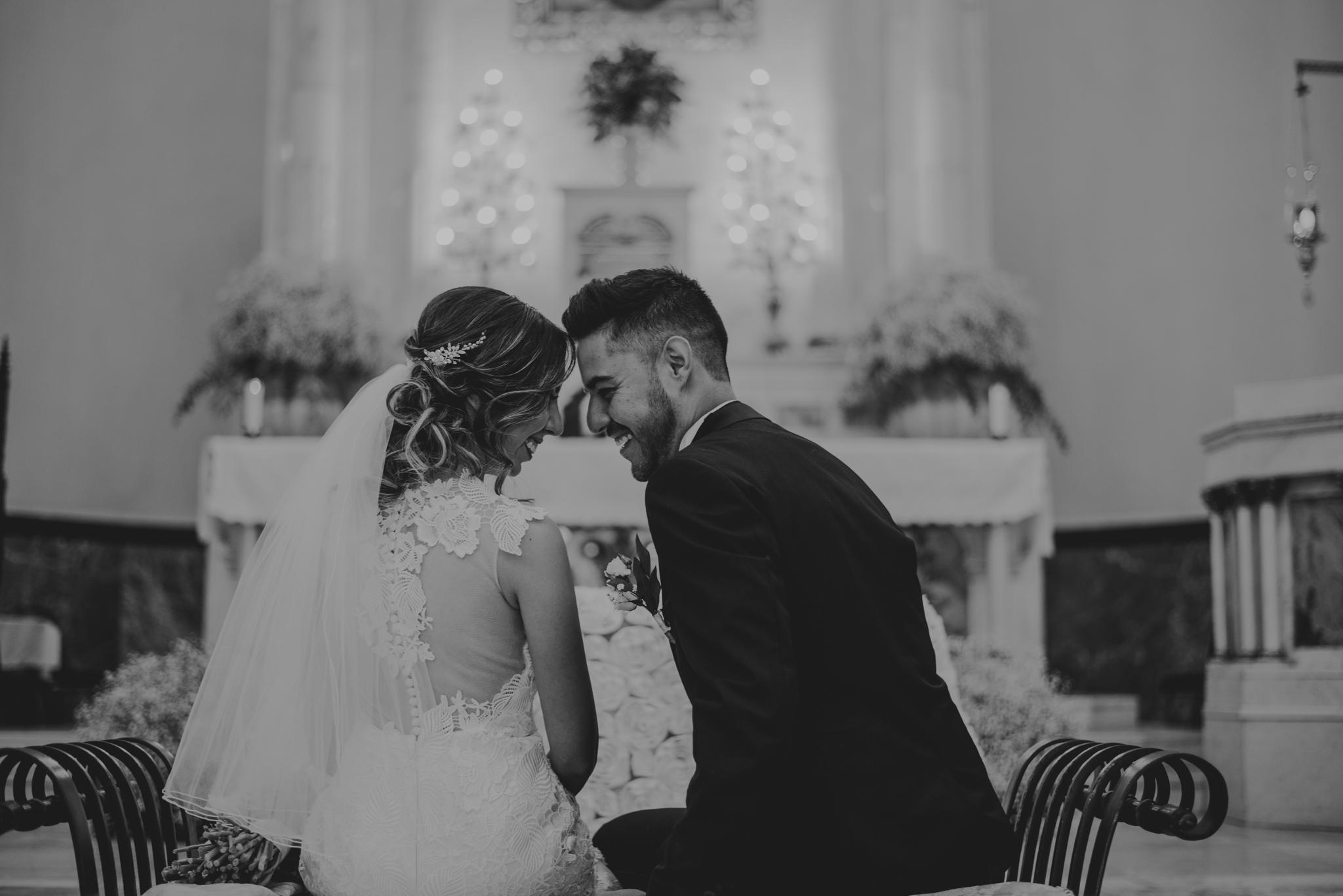 fotografia de boda, boda al aire libre, fotografia de boda en chihuahua, fotografia de parejas en chihuahua, novios en chihuahua, vestido de novia al aire libre, preparativos de la novia, fotografia, getting ready, 
