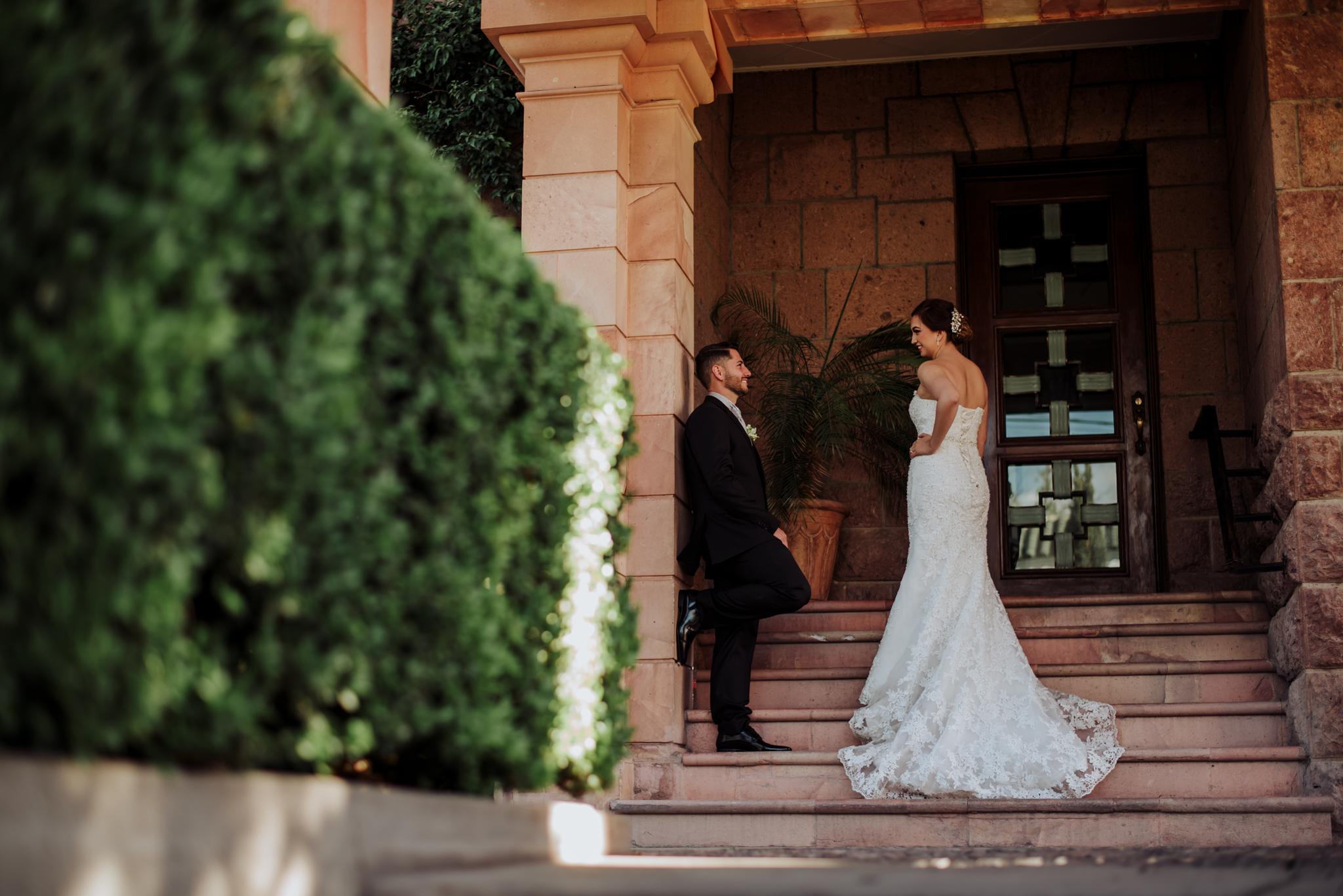 fotografia de boda, boda al aire libre, fotografia de boda en chihuahua, fotografia de parejas en chihuahua, novios en chihuahua, vestido de novia al aire libre, preparativos de la novia, fotografia, getting ready, 