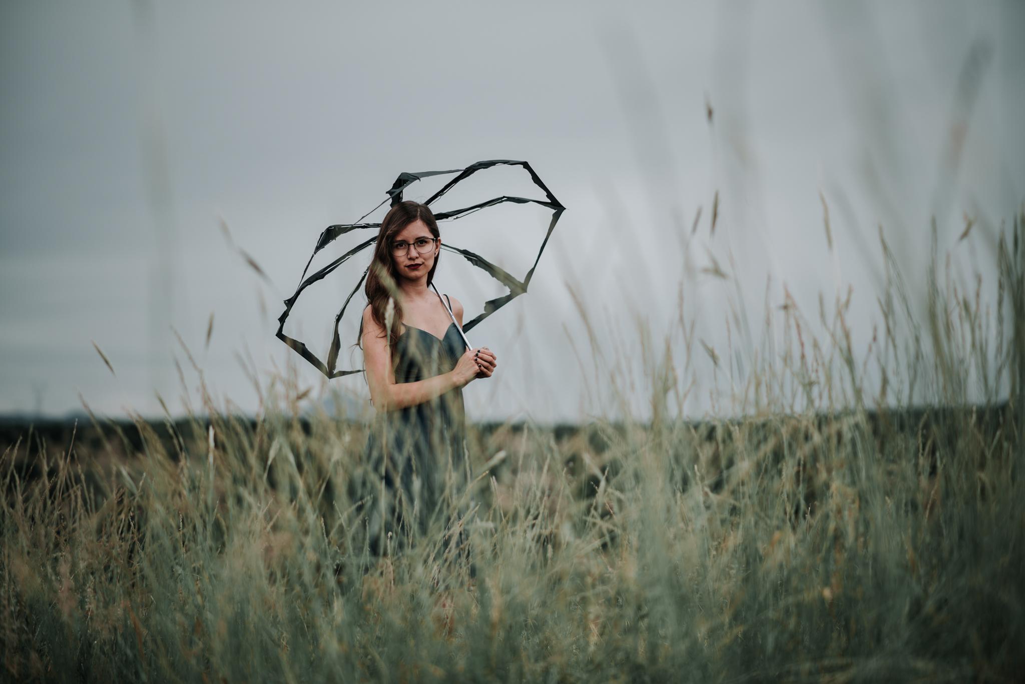 fotografo destino en chihuahua mexico / rain photoshoot / portrait / raini day / model photography / adventure sesions