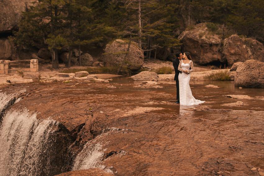 Postboda en barrancas del cobre creel , cusarare, arareko, divisadero.