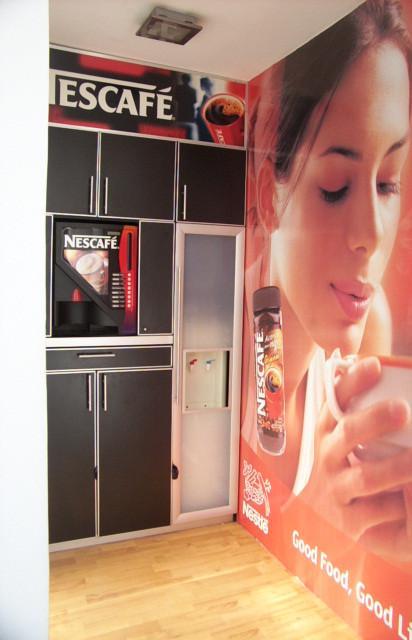 Diseño de mueble expendedor bebidas Nescafé