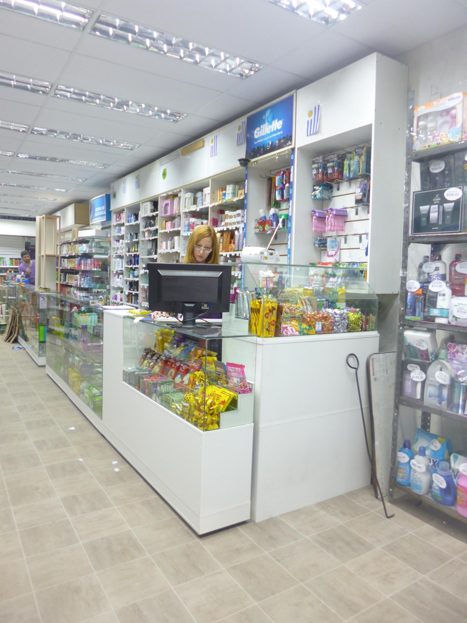 Remodelación de local comercial  I   Diseño y construcción de equipamiento y vitrinas