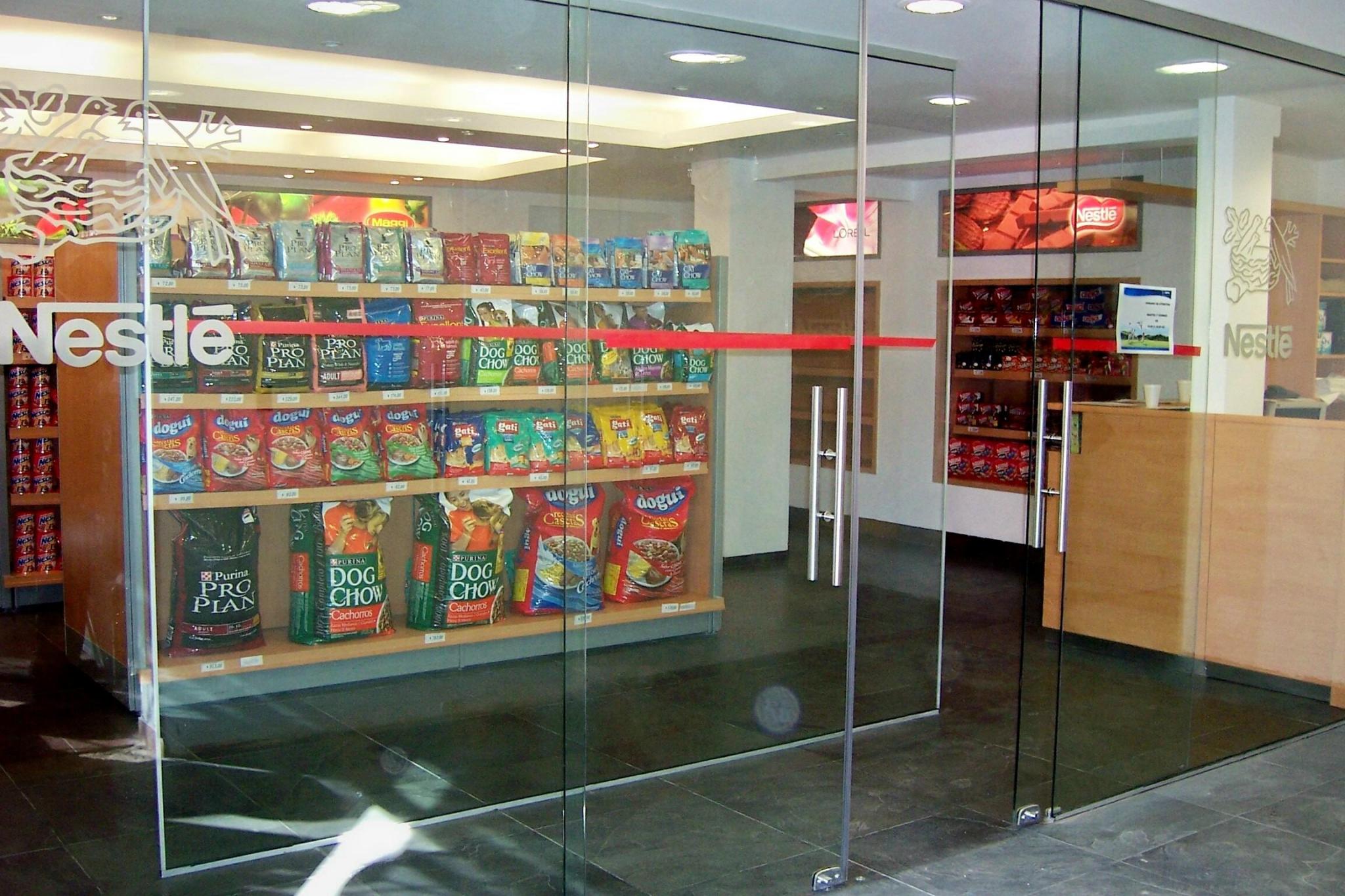 Diseño y construcción de área de minishop 70 m2