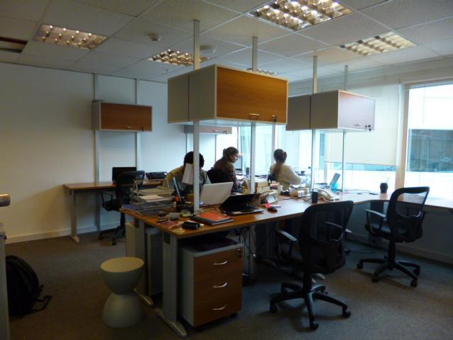 Proyecto general de nuevo layout de oficinas y diseño de equipamiento. 80 m2 totales.