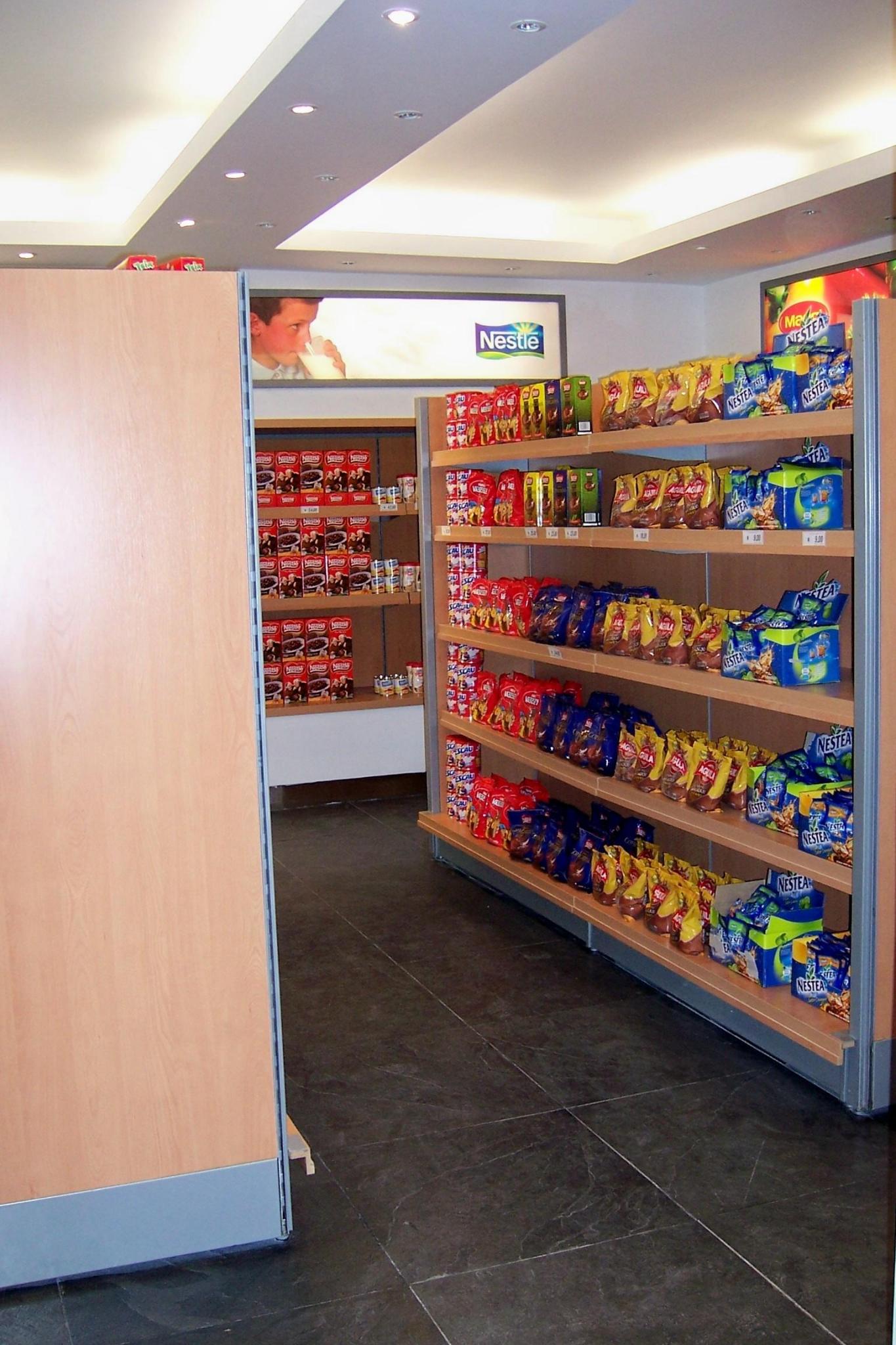 Diseño y construcción de área de minishop 70 m2