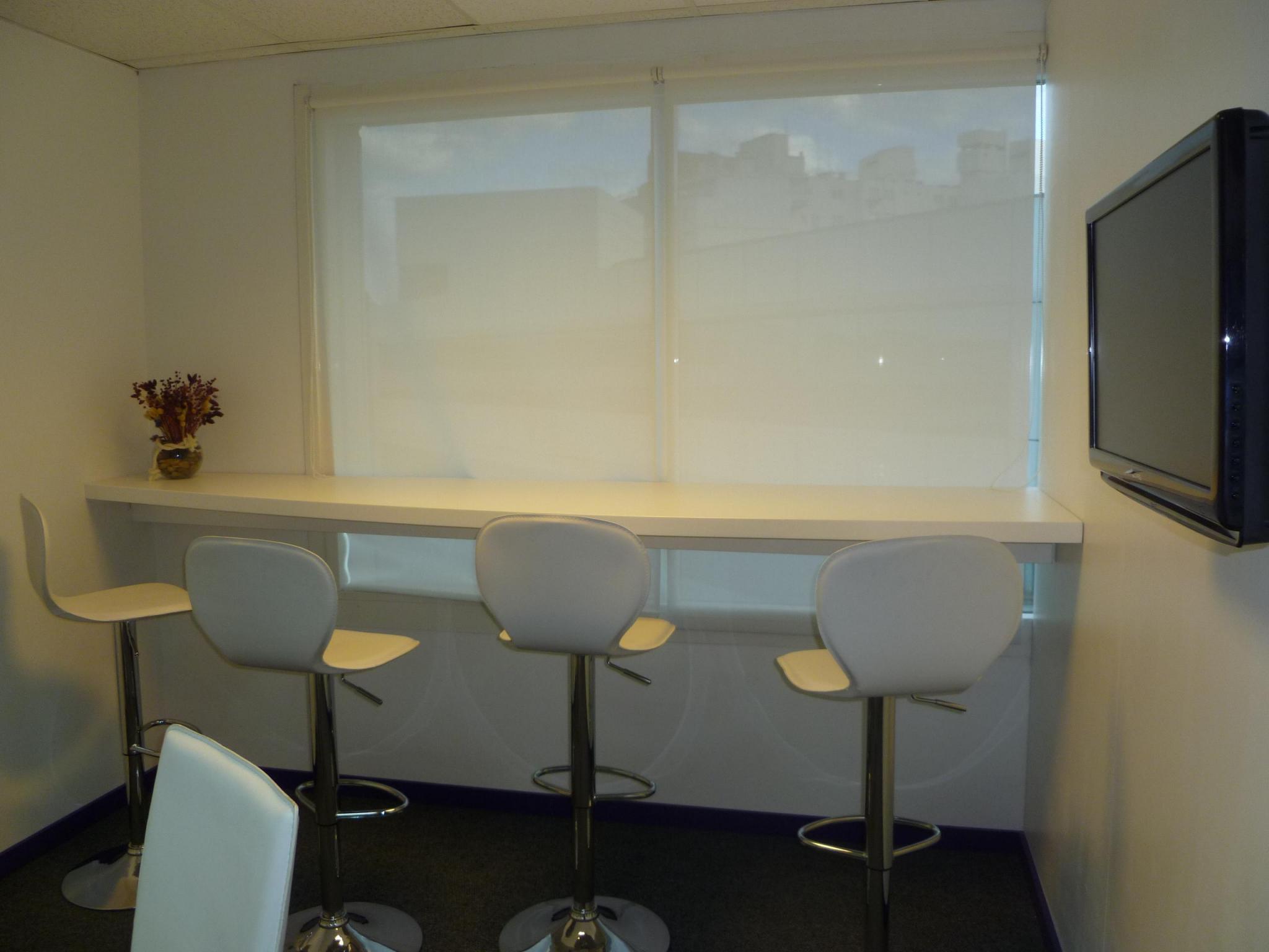 Diseño de equipamiento y tabiquería interior. Area chill out y reuniones informales
