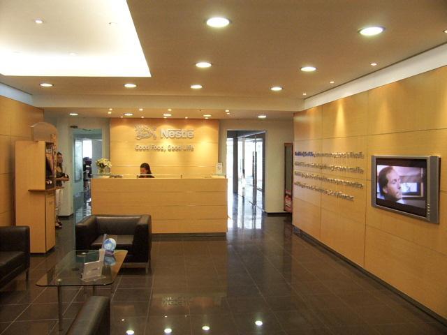 Proyecto general de nuevo layout de 400 m2 de oficinas y diseño de equipamiento  corporativo.