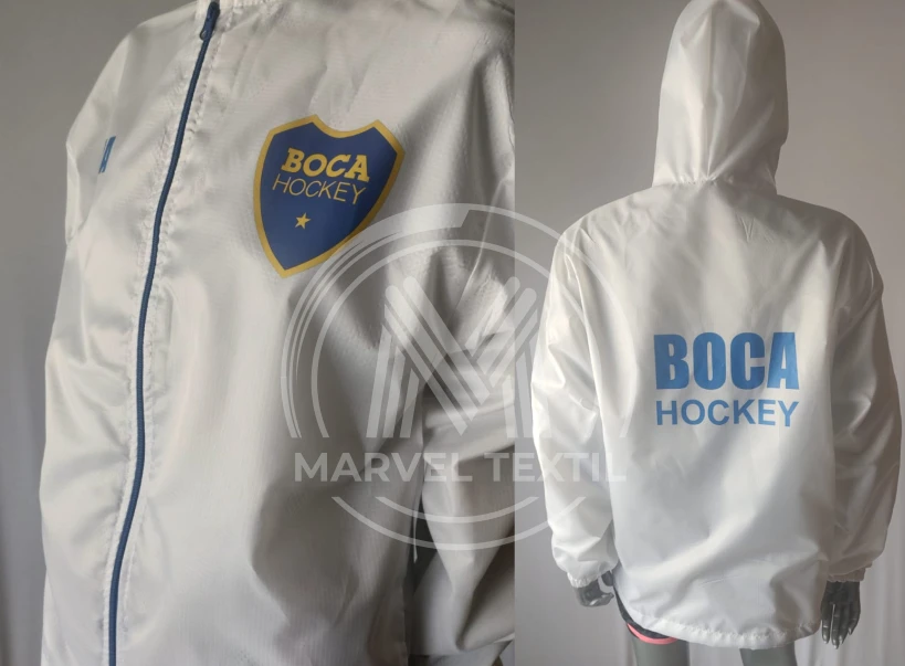 BOCAHOCKEYROMPEVIENTOSMARVELTEXTIL.webp