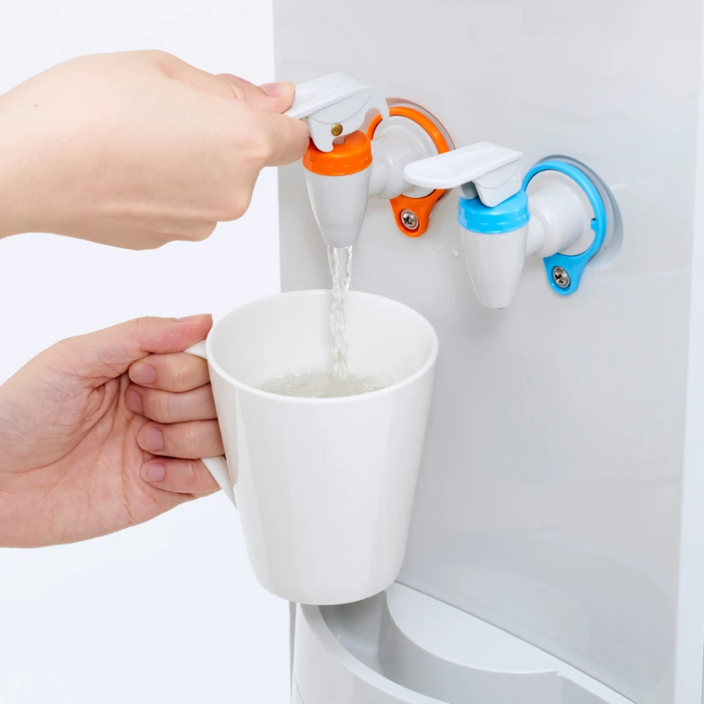 Dispenser de agua al que se le va a tomar muestra para análisis bacteriológico y fisicoquímico del agua.