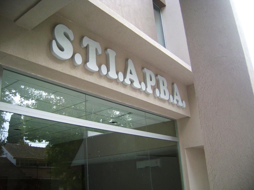 Rótulos con logo o leyendas para empresas y locales comerciales