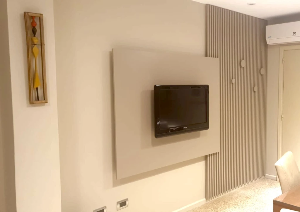 rack de tv y perchero varillado