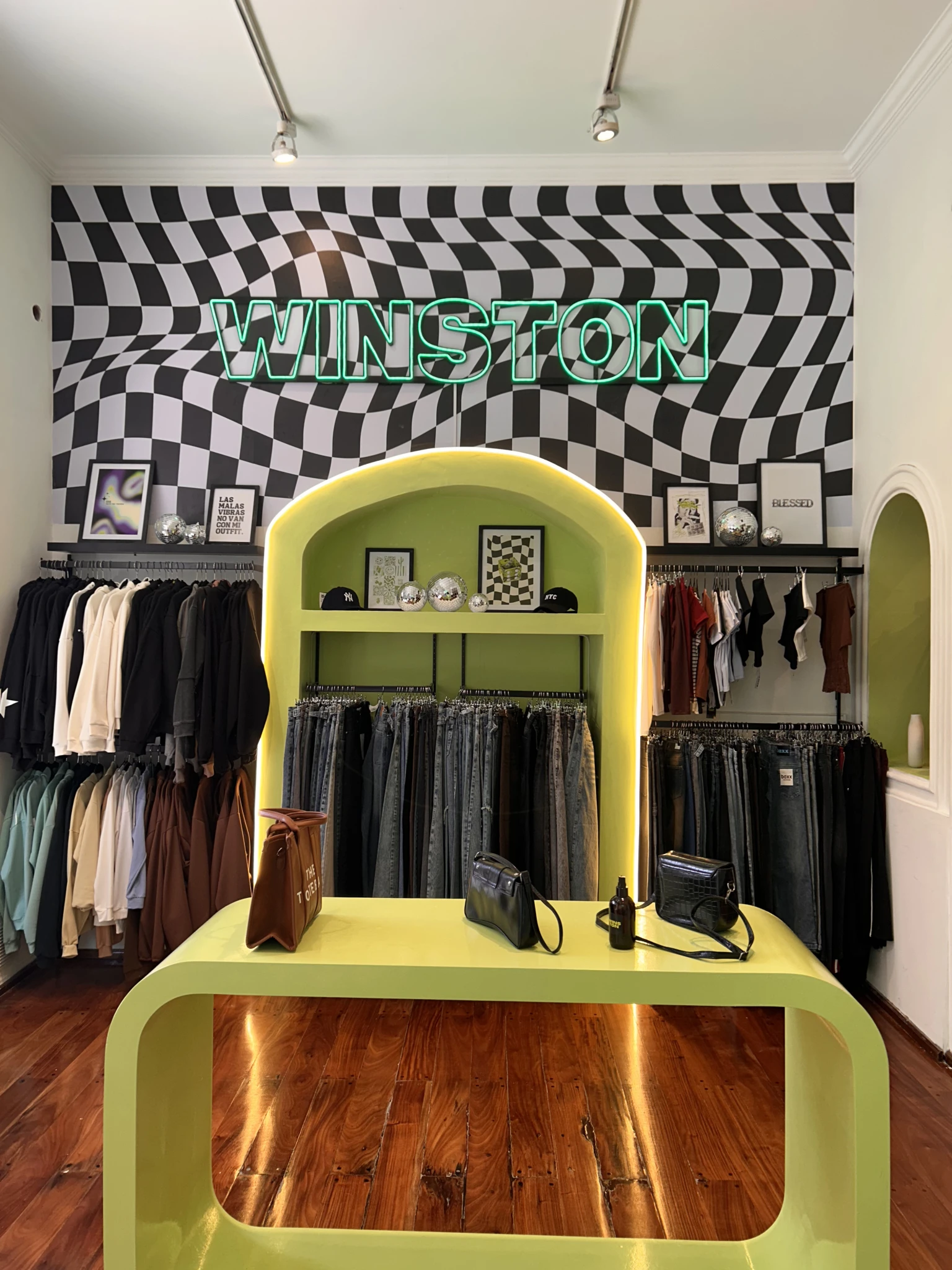 Diseño de local de ropa WINSTON
