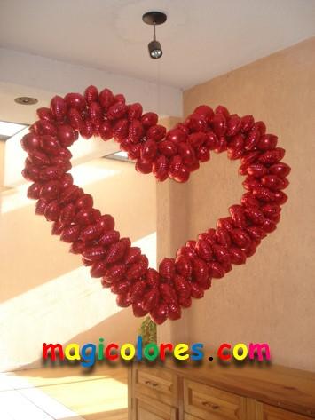 Corazón 1.20m x 1.20m con globos metálicos rojos