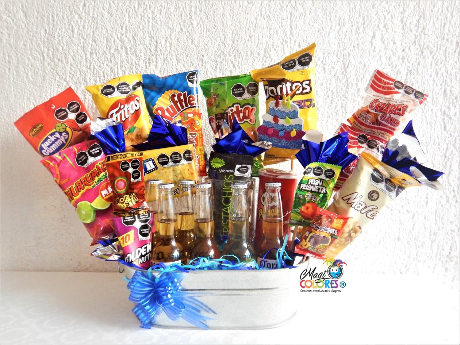 Tinas con cervezas y botanas