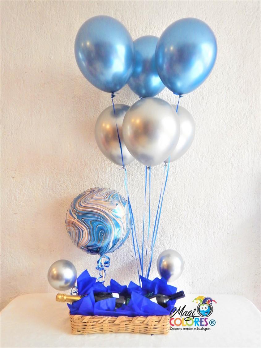 Canasta con vinos y globos