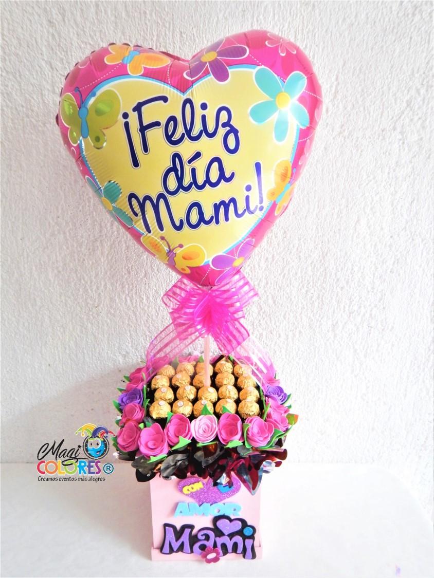 Arreglo con Chocolates Ferrero y Flores para Mamáyo