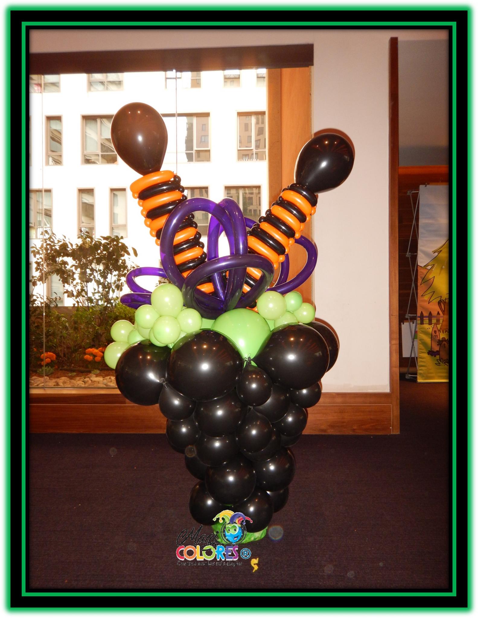 Centro de mesa con globos y dulces