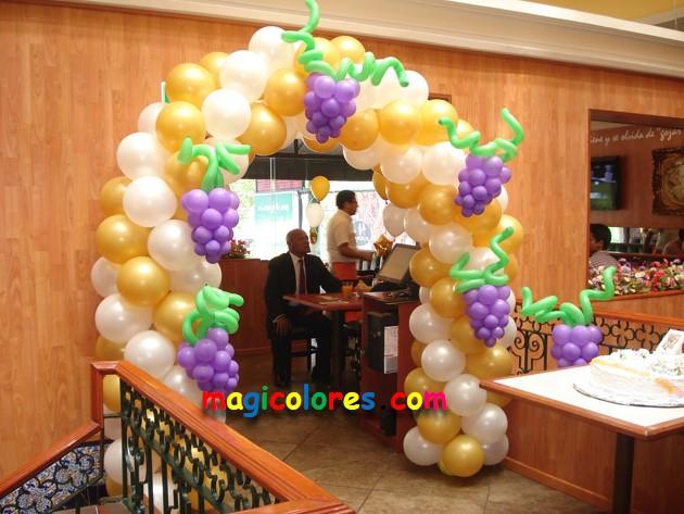 Arco de globos perlados para comunión