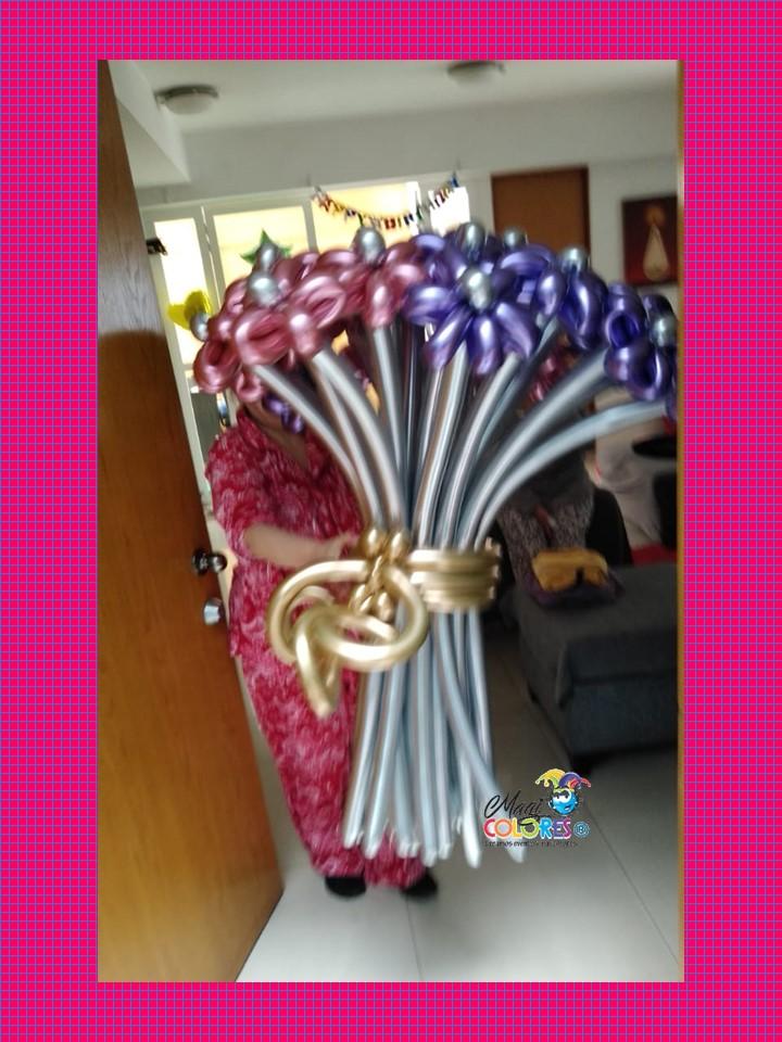 Ramo de flores con globos
