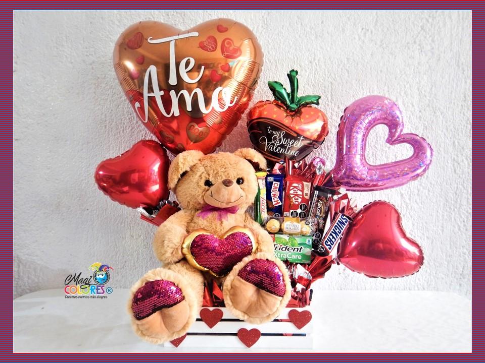 Arreglo de peluches y dulces