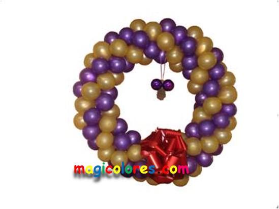 Corona navideña con globos