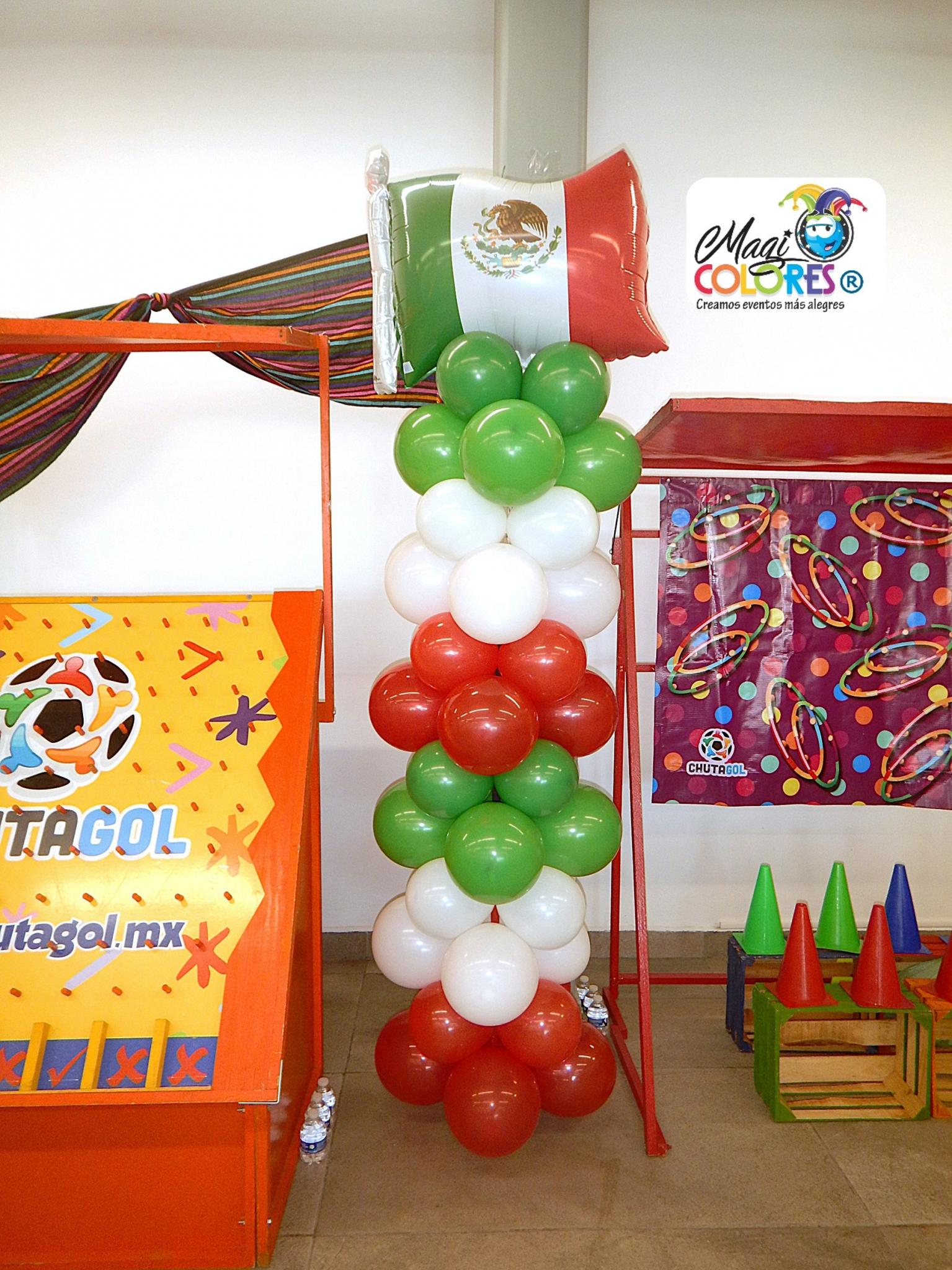 Columna con bandera mexicana