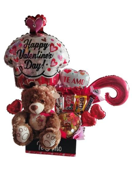 Arreglo de peluches y dulces