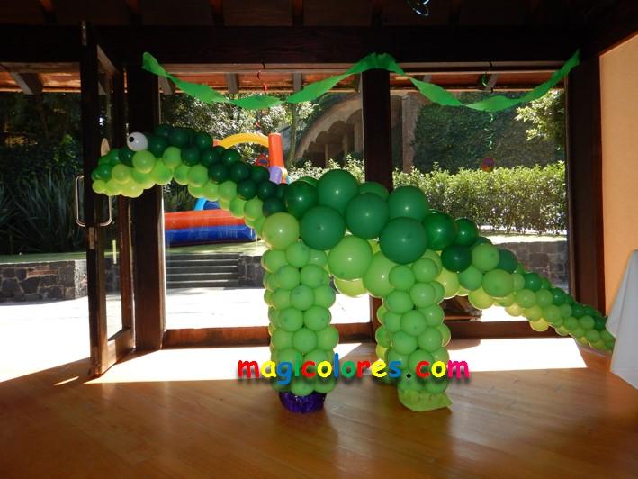 Decoración temática con globos de dinosaurios