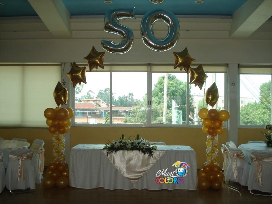 Arco para bodas con globos dorados
