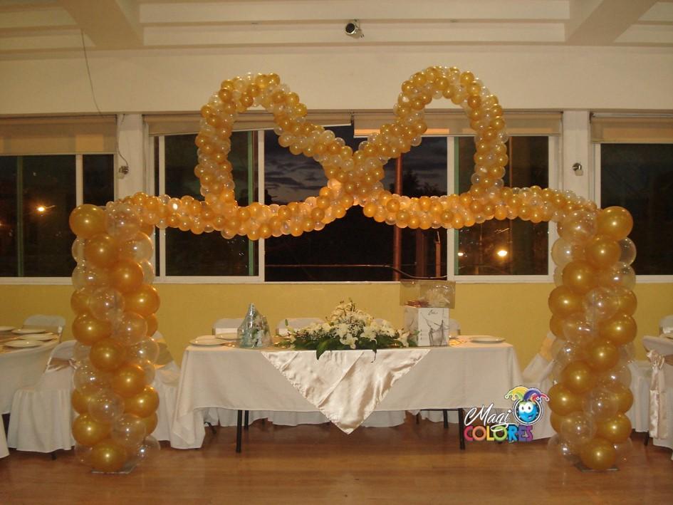Arco de globos para bodas doble corazón
