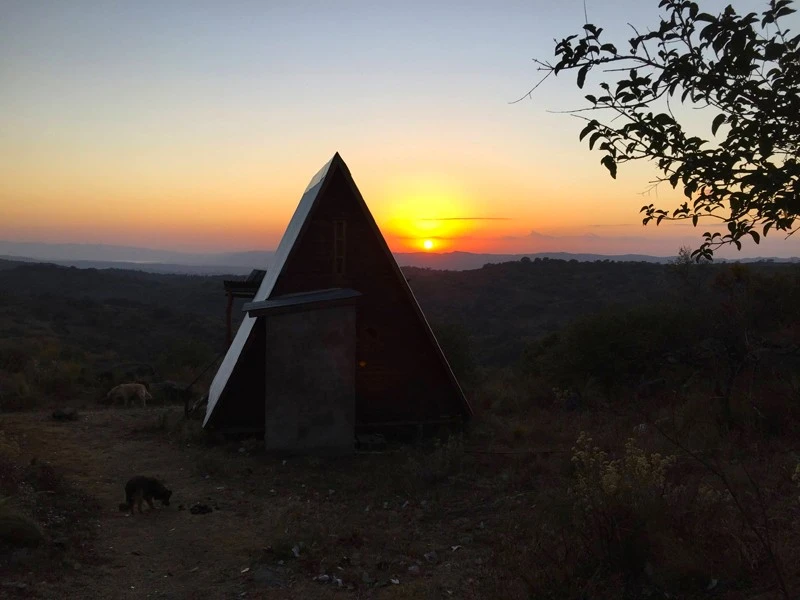 cabana-alpina-b-amanecer-aguila-blanca.webp