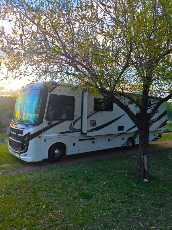 motor-home-camping-aguila-blanca-02.webp