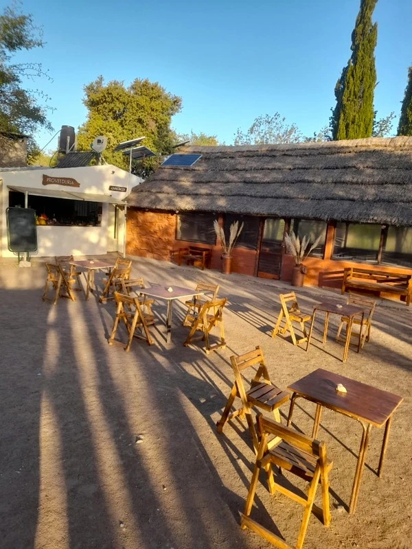 patio-proveeduria-salon-aguila-blanca.webp