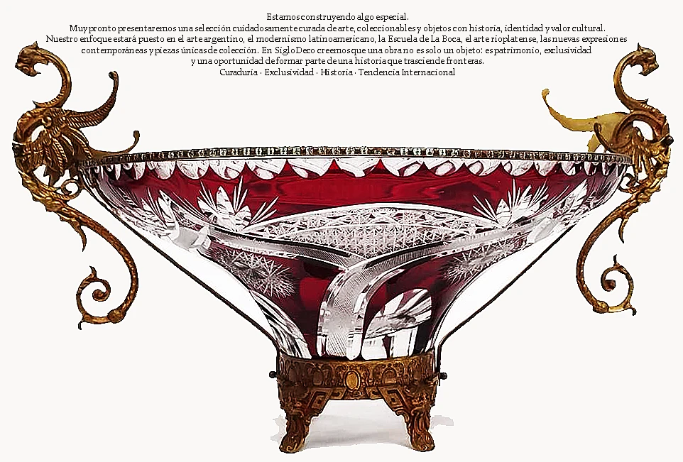 Estamos construyendo algo especial. Muy pronto presentaremos una selección cuidadosamente curada de arte, coleccionables y objetos con historia, identidad y valor cultural. Nuestro enfoque estará puesto en el arte argentino, el modernismo latinoamericano, la Escuela de La Boca, el arte rioplatense, las nuevas expresiones contemporáneas y piezas únicas de colección. En SigloDeco creemos que una obra no es solo un objeto: es patrimonio, exclusividad y una oportunidad de formar parte de una historia que trasciende fronteras. Curaduría · Exclusividad · Historia · Tendencia Internacional