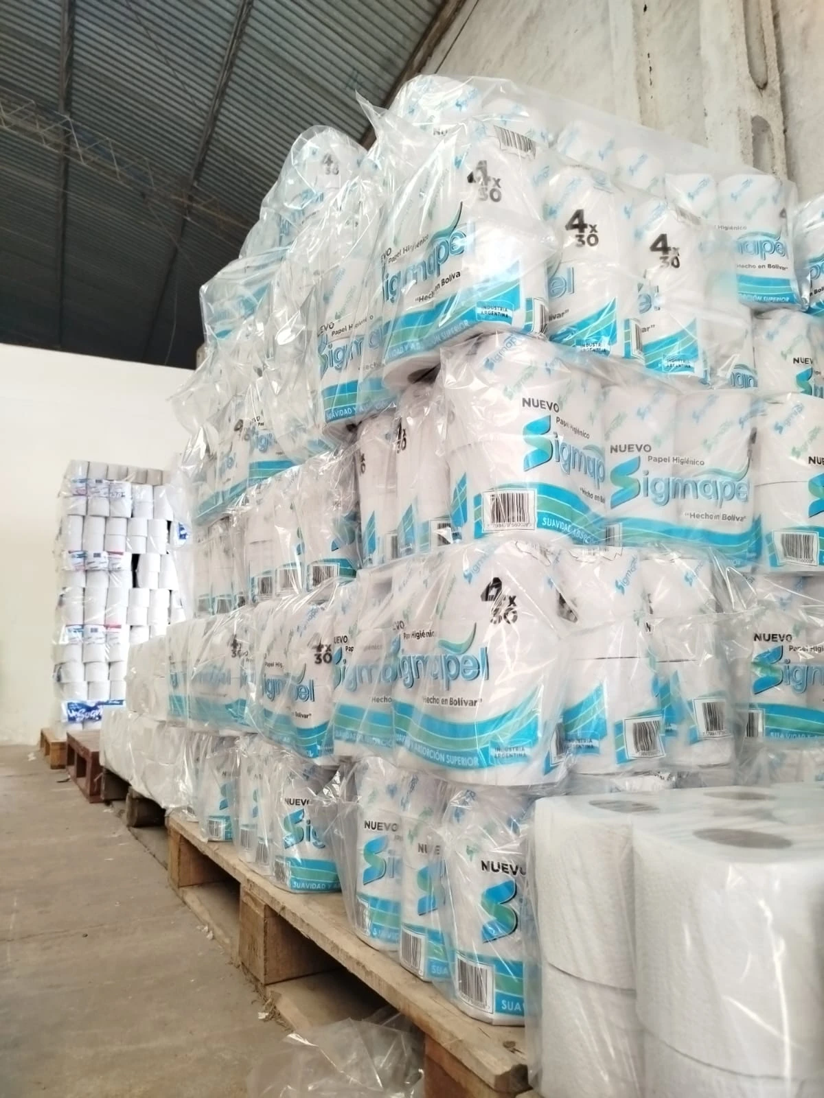 Empaquetado de productos de papel listos para distribución