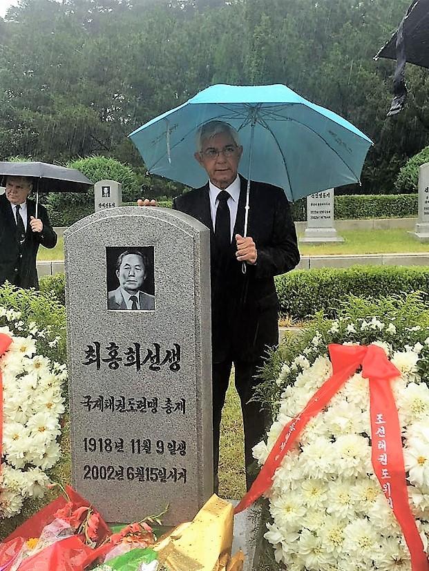 Fallece el Gral. Choi Hong Hi