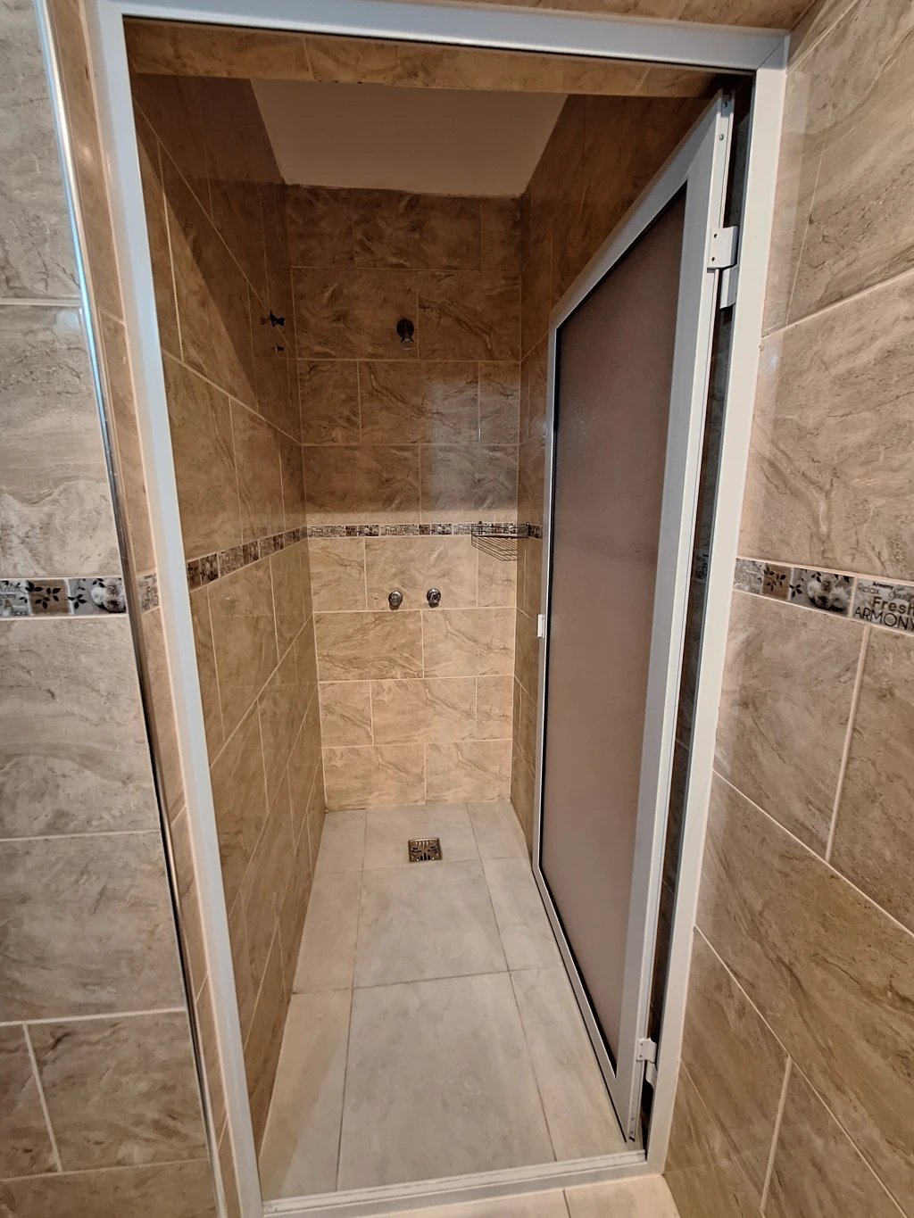 Duchas (todos los baños tienen duchas distintas)