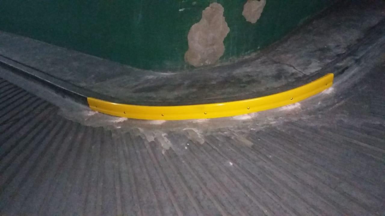 Protecciones para cordones laterales en rampas de acceso vehicular a cocheras.