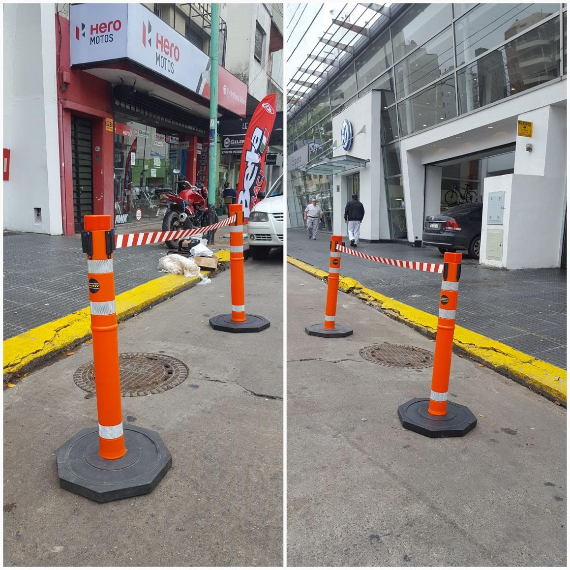 POSTES PLÁSTICOS CON CINTA RETRÁCTIL. USO EXTERIOR.