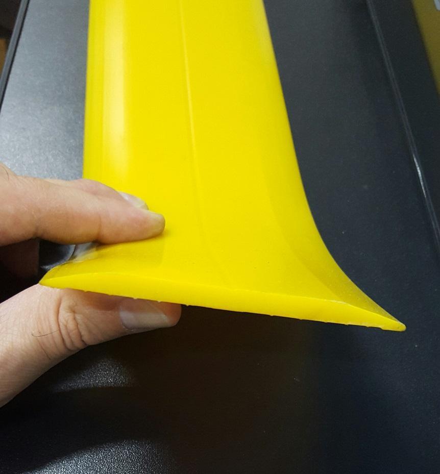 Banda semirrígida de PVC para señalización de cocheras.