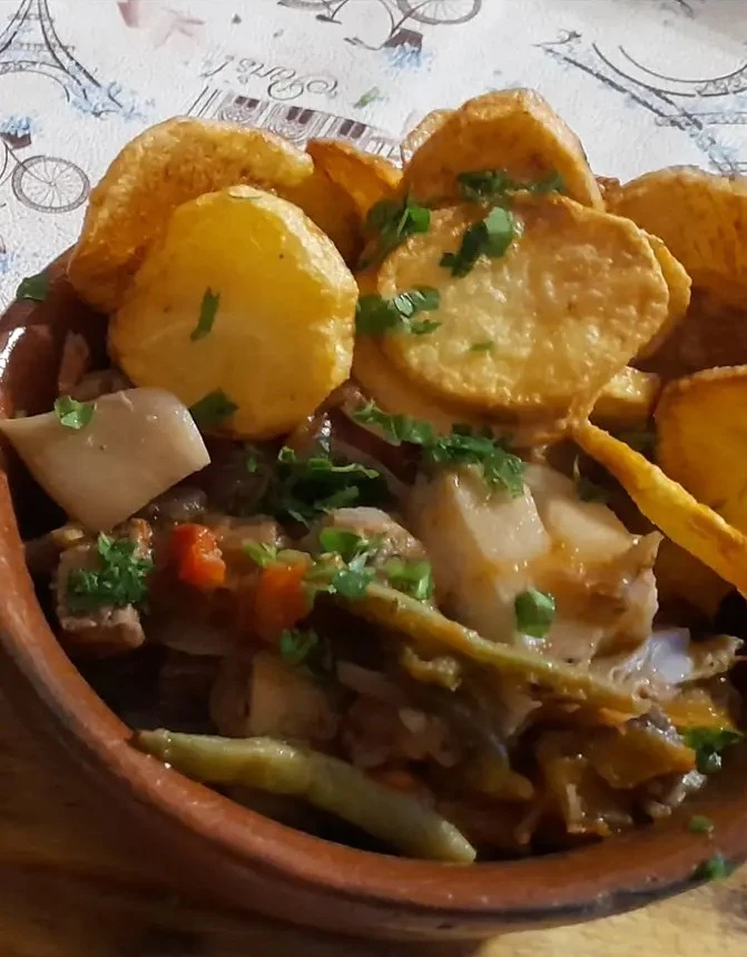 CAZUELA DE GÍRGOLAS, LOMO Y VEGETALES