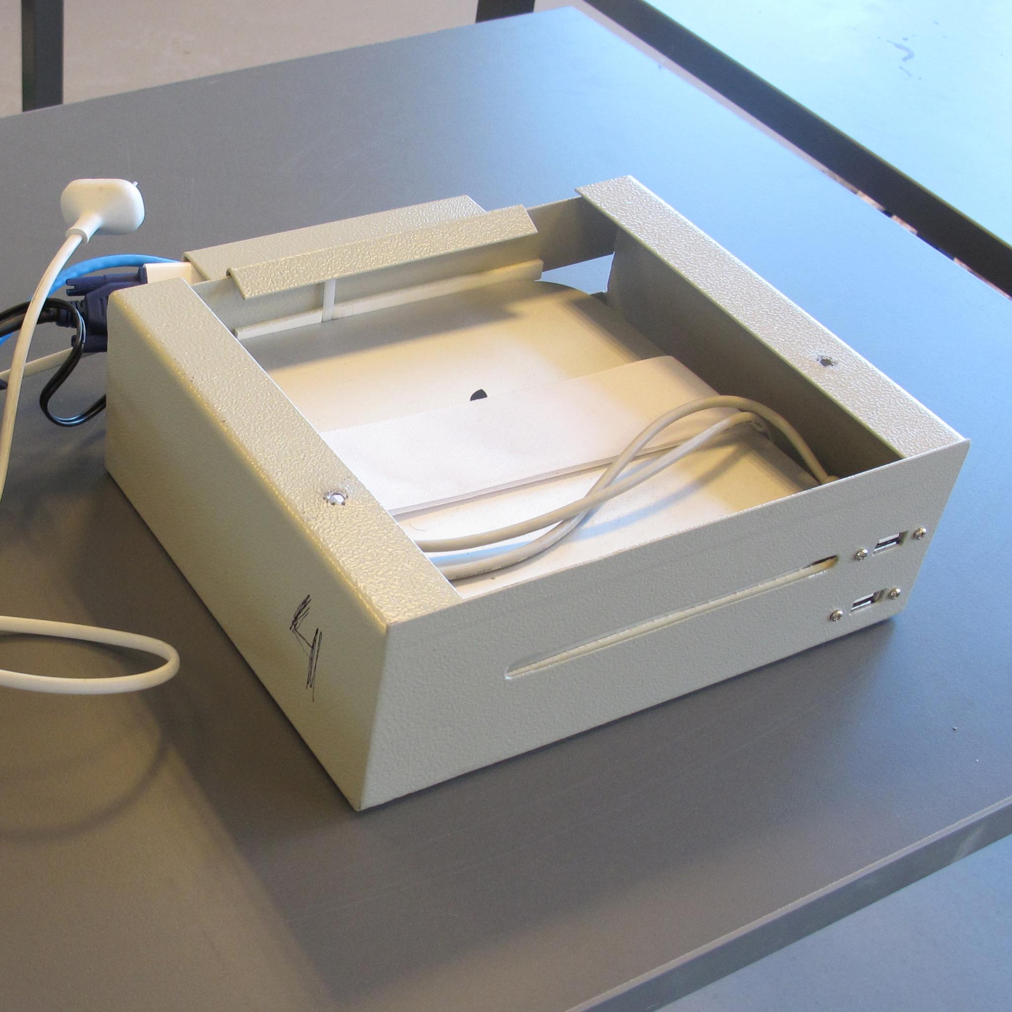 Gabinetes antivandalismo para Mac Mini - UADE