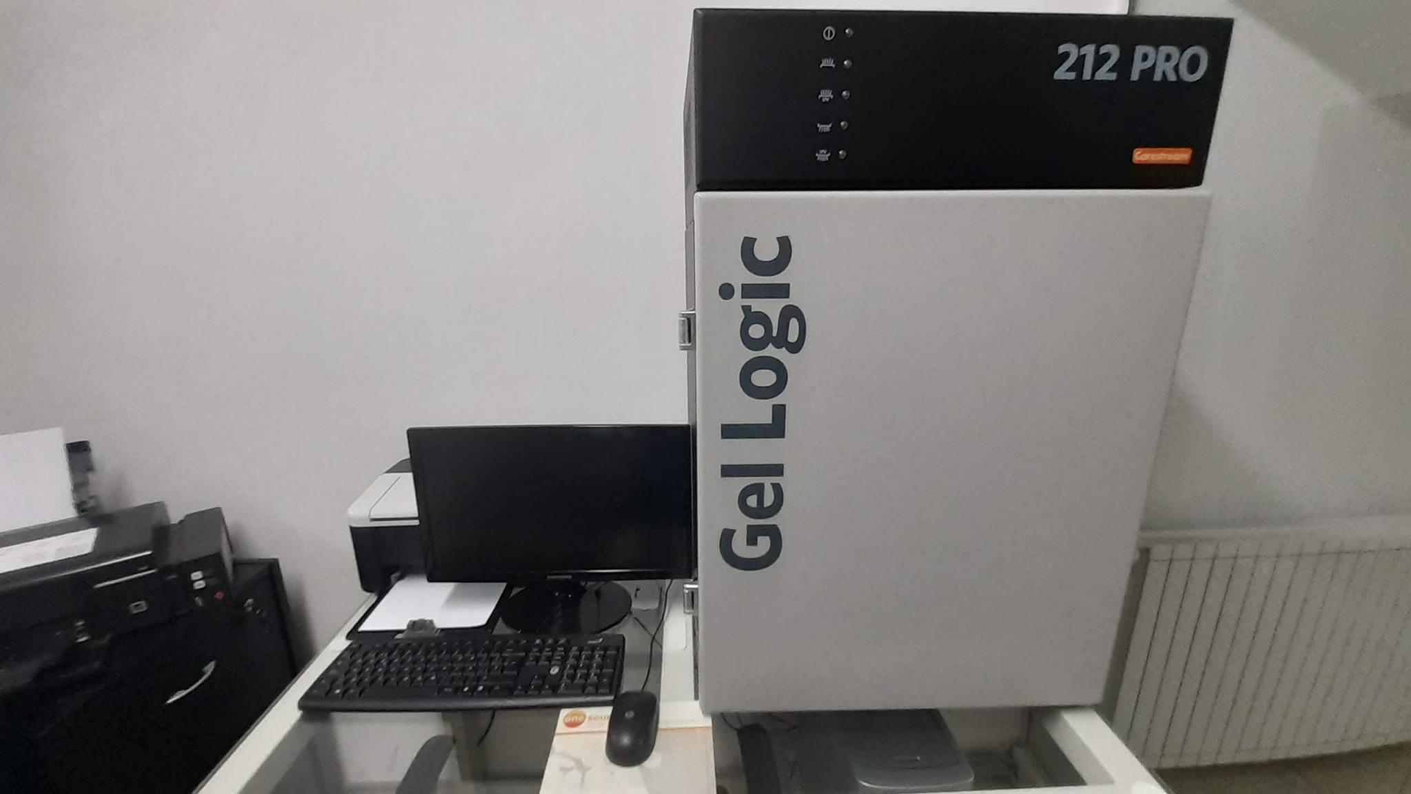 Obtiene imágenes de fluorescencia o datos colorimétricos en formatos de muestra como membranas de geles (ADN / Coomassie / tinción de plata) y placas 
