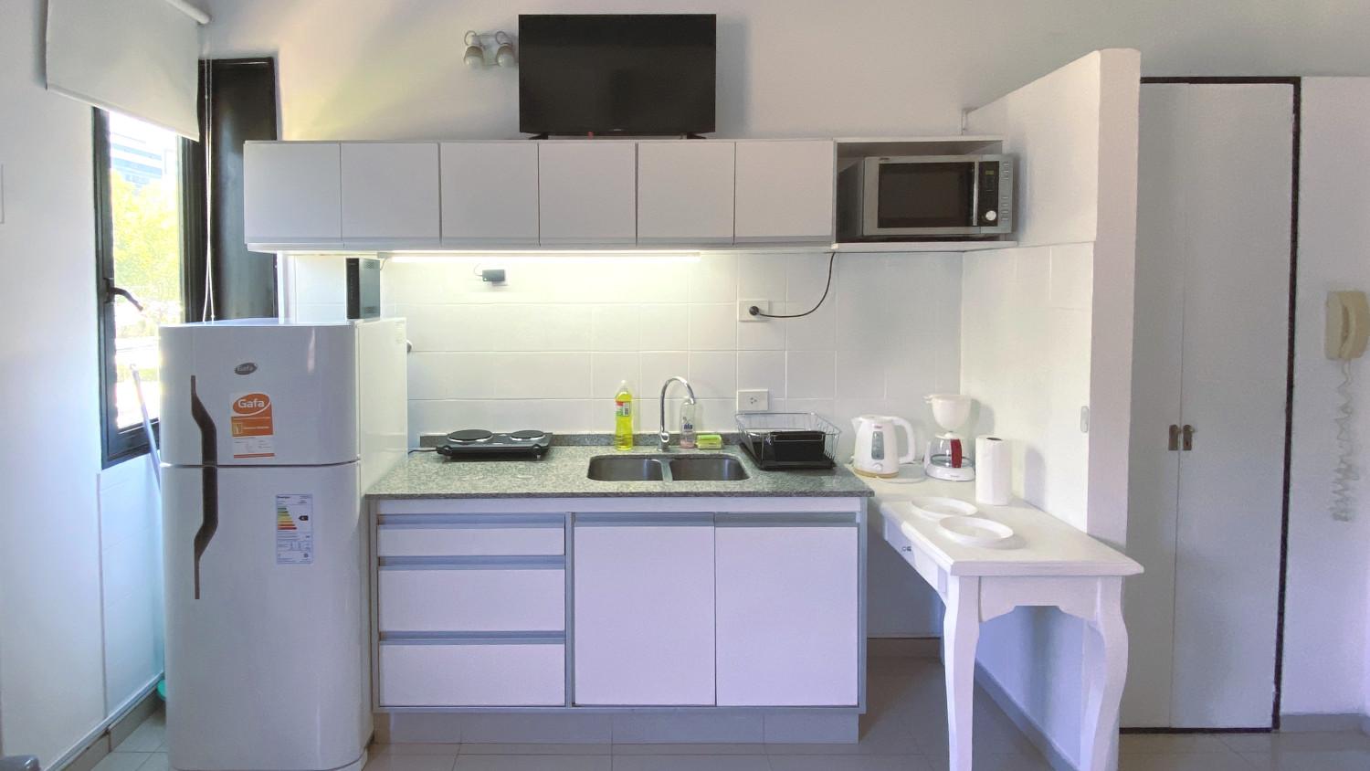 ¿Con qué equipar una cocina de un departamento para alquiler temporario?