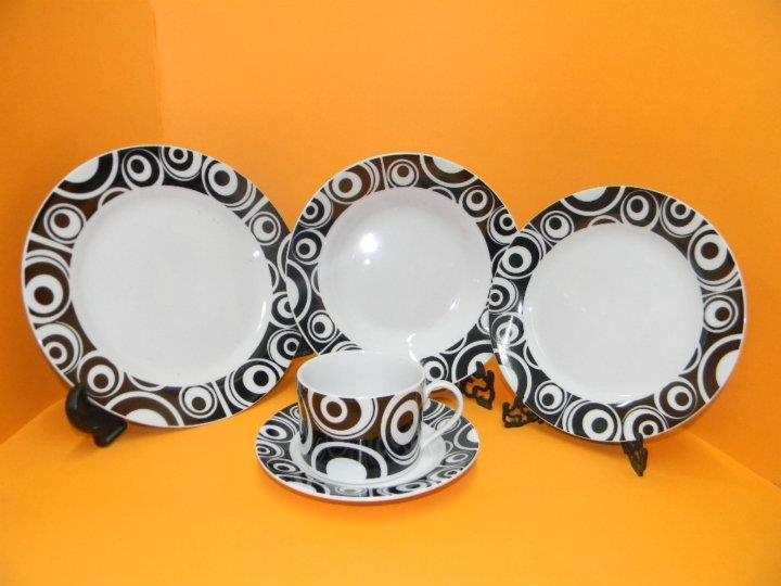4 platos playos, 4 platos hondos, 4 platos de postre, 4 tazas de té. y 4 platos para tazas. modelo N°1