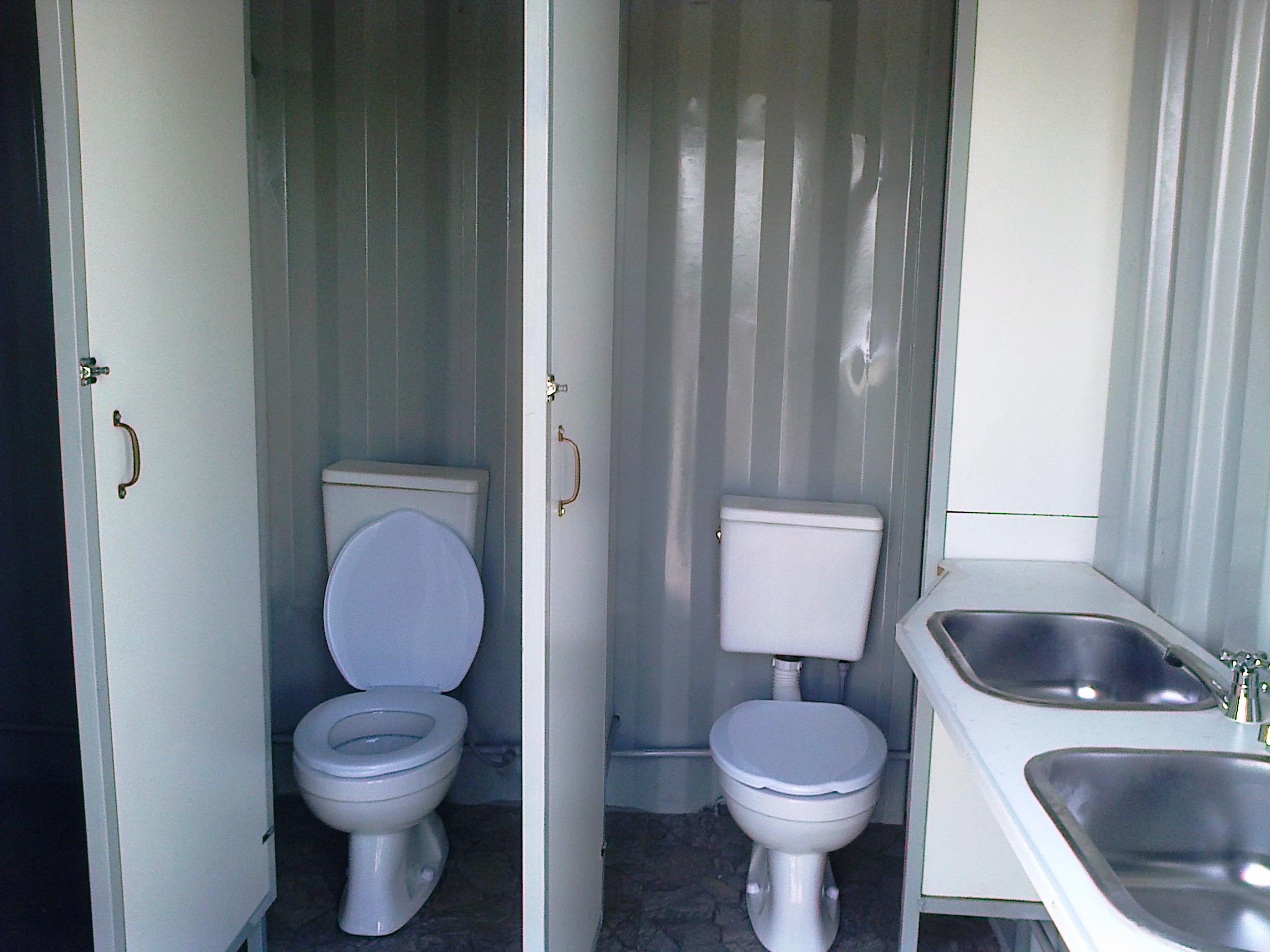 Baño container